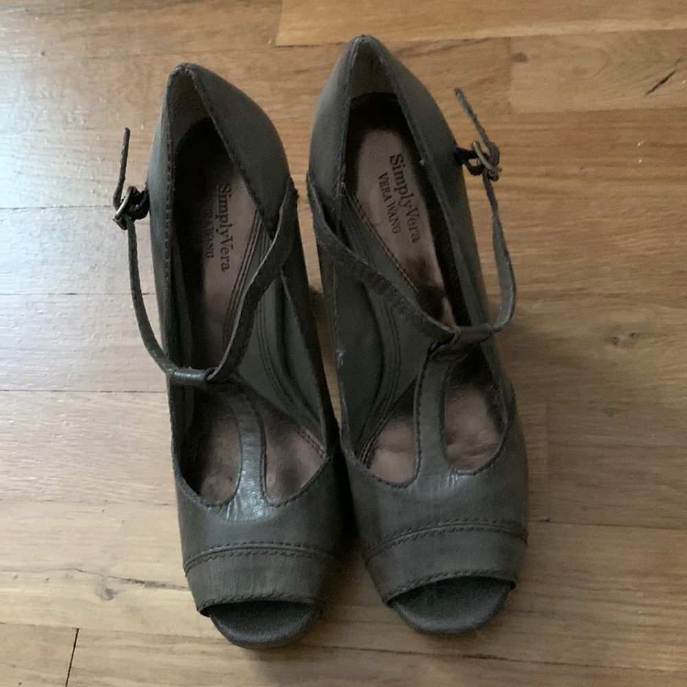 Vera Wang Mary Jane shoes